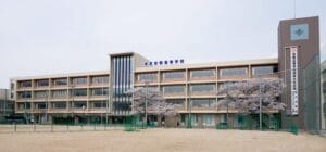アイドル鳥越の高校と中学